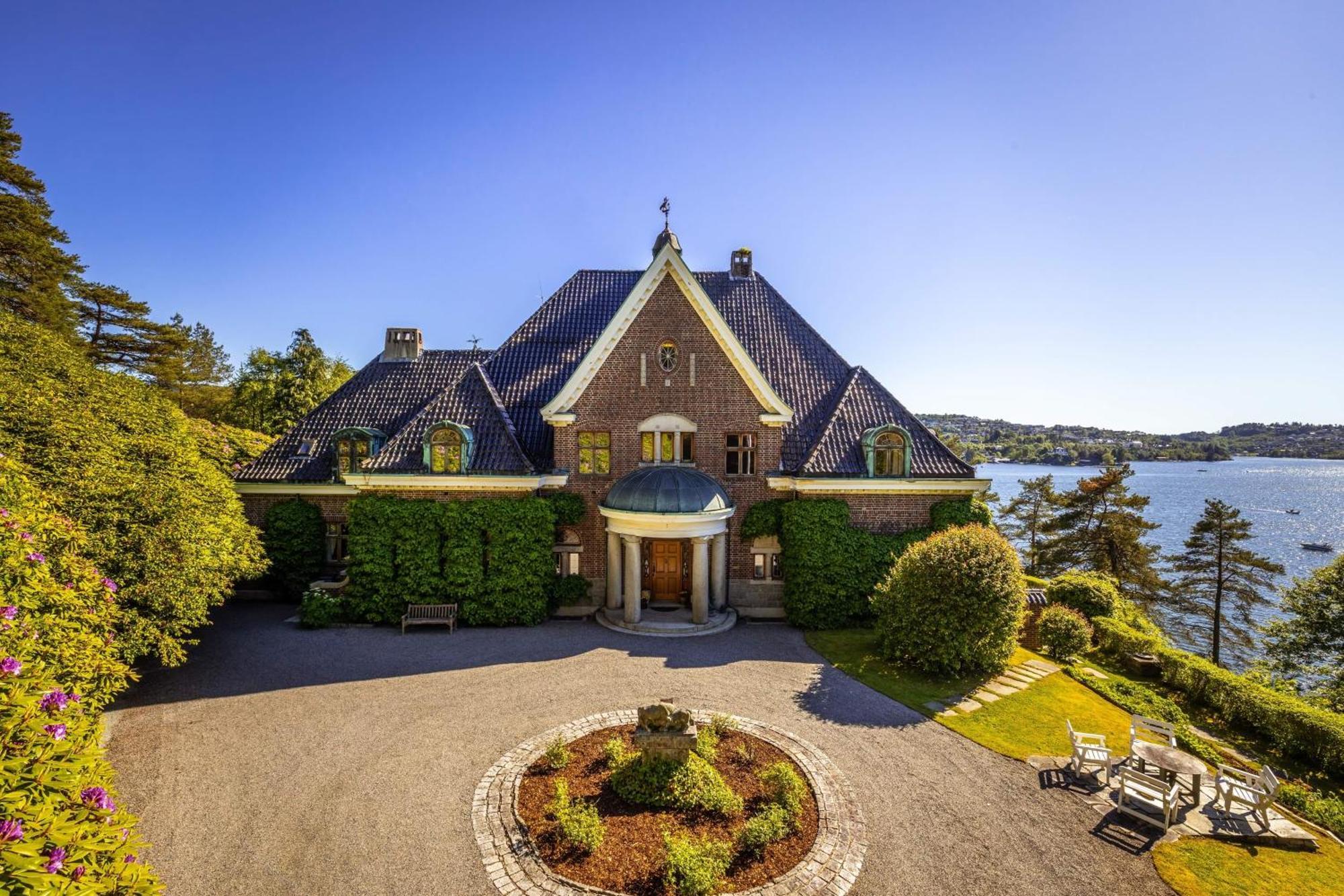 Unique Victorian With Private Coastline Villa *